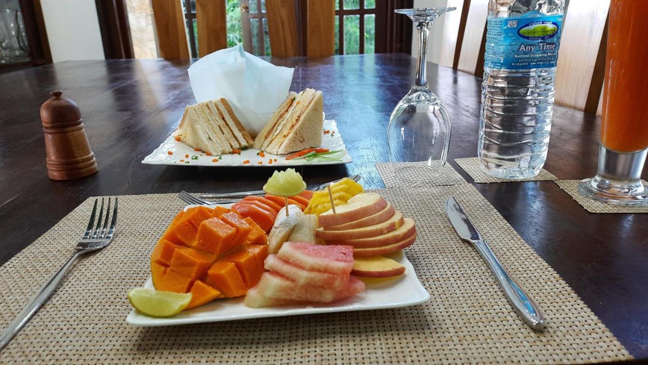 Green Castle Kandy Hotel Ngoại thất bức ảnh